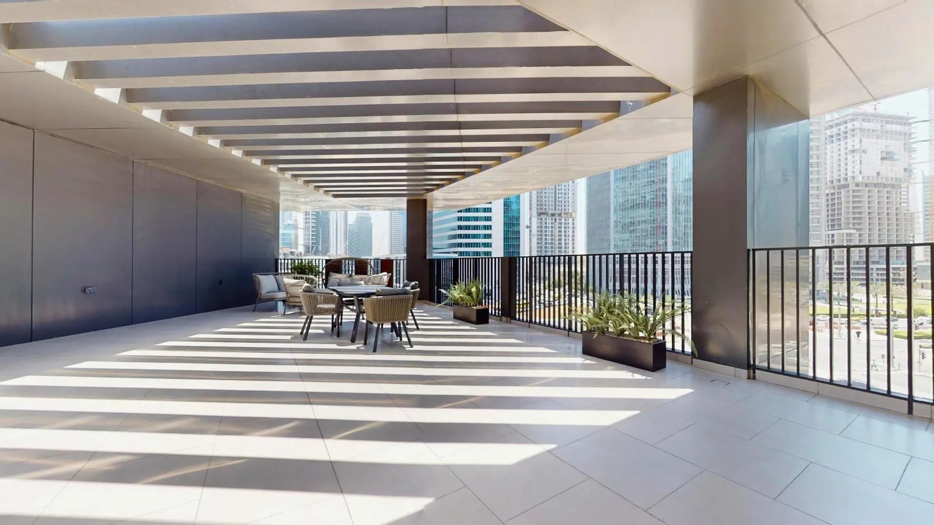 Trps - Ahad Residences, Business Bay - 1Br Luxurious Apartment - Massive Balcony With Pool View Dubai