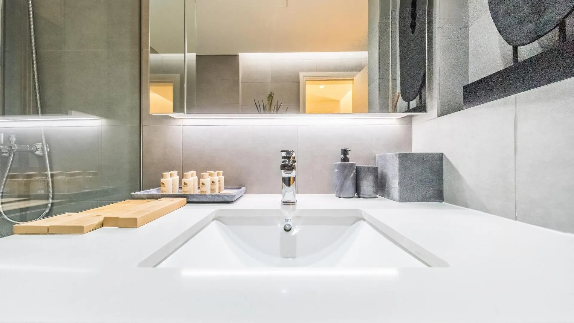 Trps - Ahad Residences, Business Bay - 1Br Luxurious Apartment - Massive Balcony With Pool View Dubai United Arab Emirates
