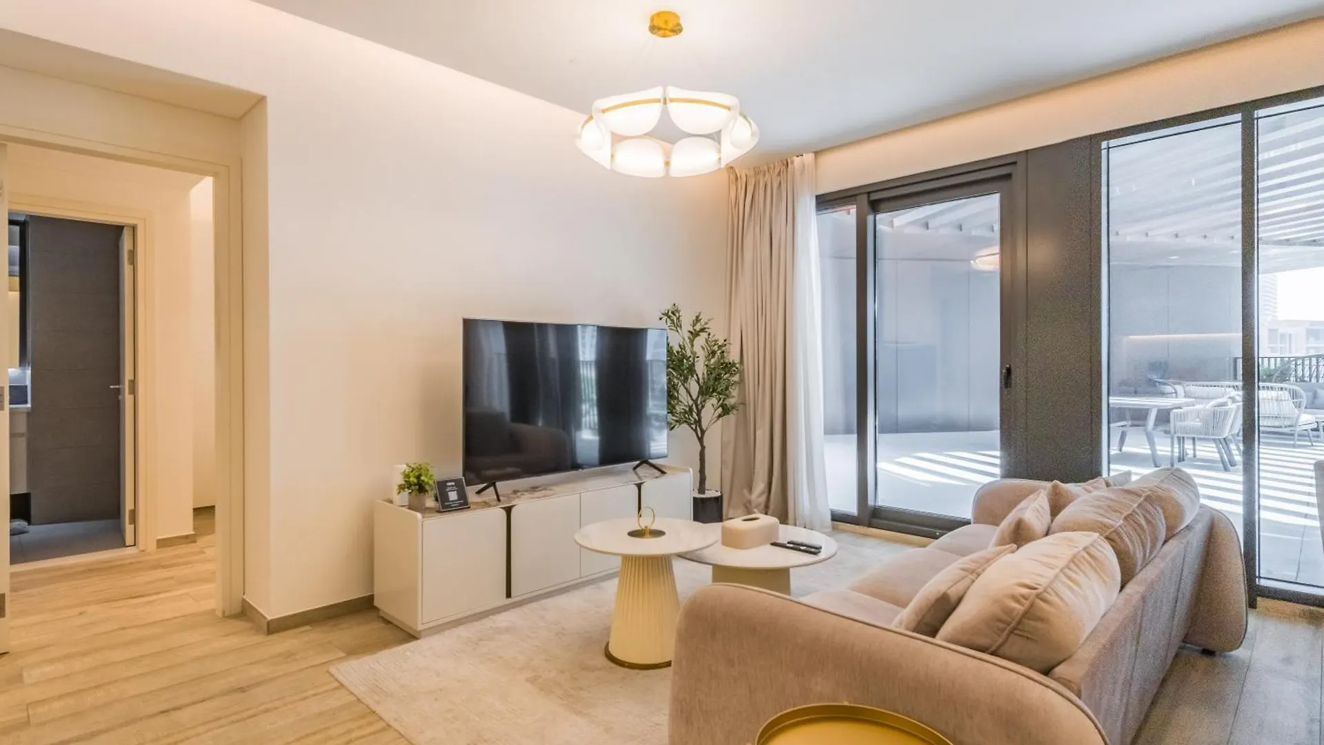 Trps - Ahad Residences, Business Bay - 1Br Luxurious Apartment - Massive Balcony With Pool View Dubai