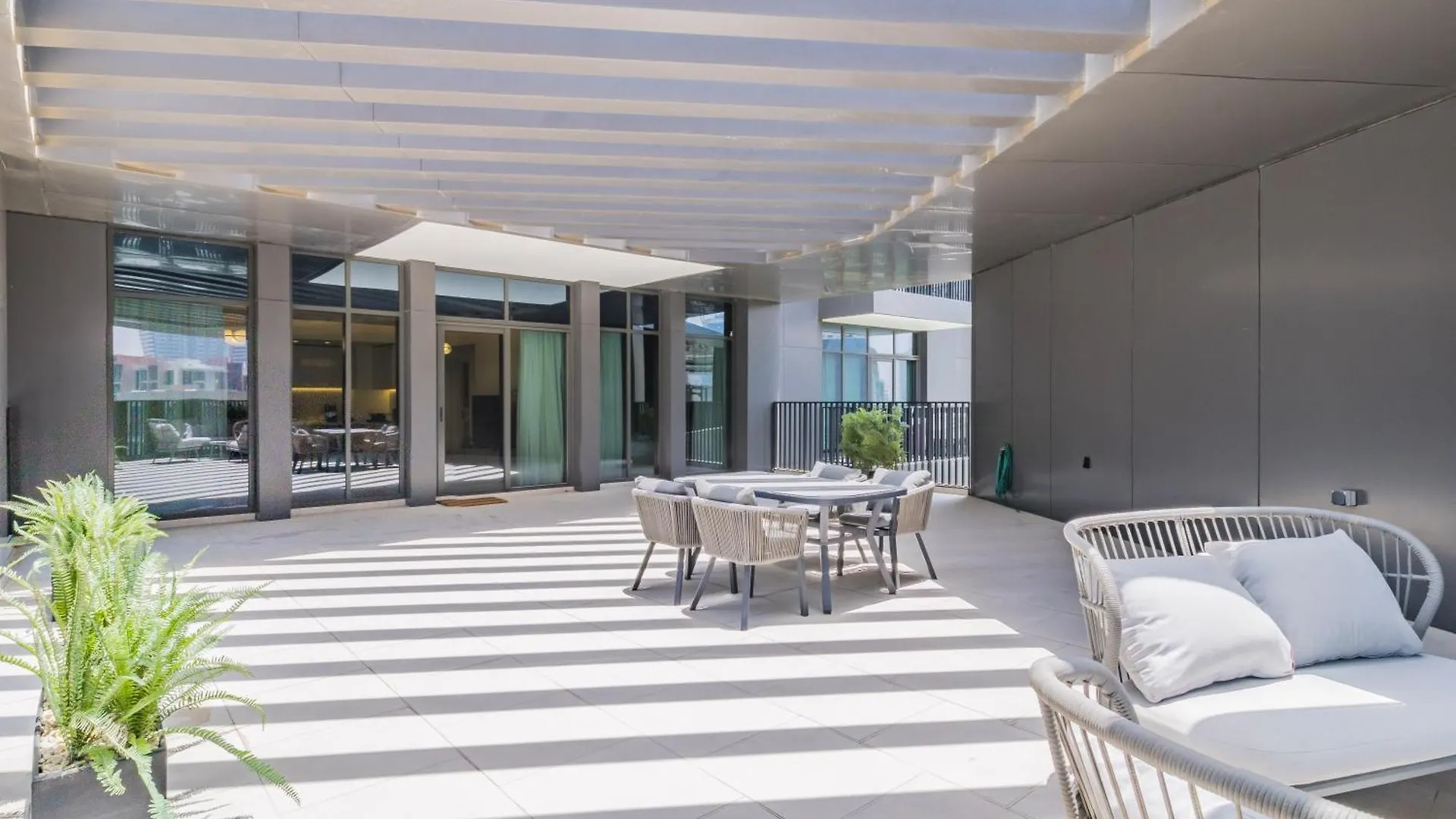 Trps - Ahad Residences, Business Bay - 1Br Luxurious Apartment - Massive Balcony With Pool View Dubai