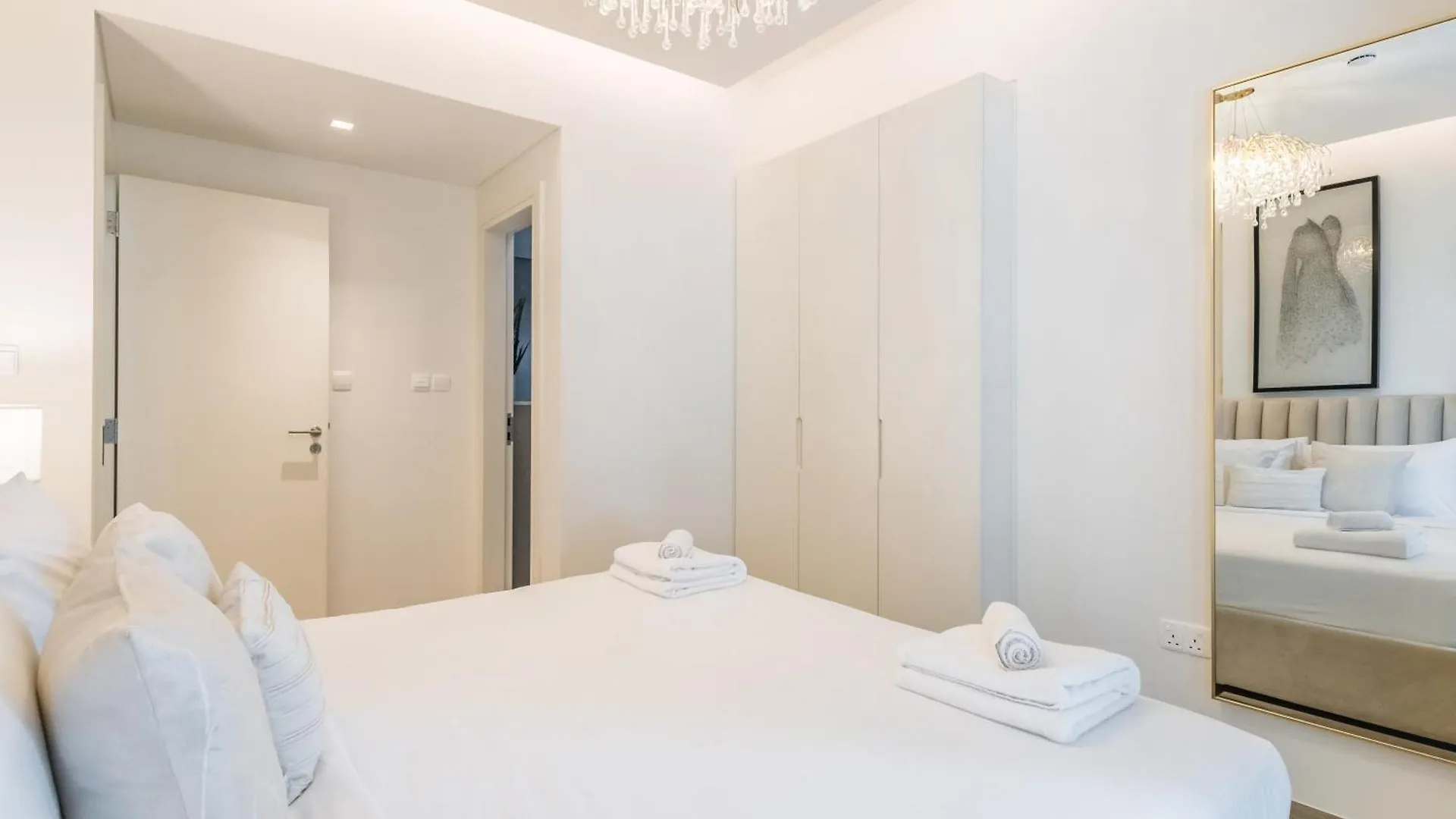 Trps - Ahad Residences, Business Bay - 1Br Luxurious Apartment - Massive Balcony With Pool View Dubai