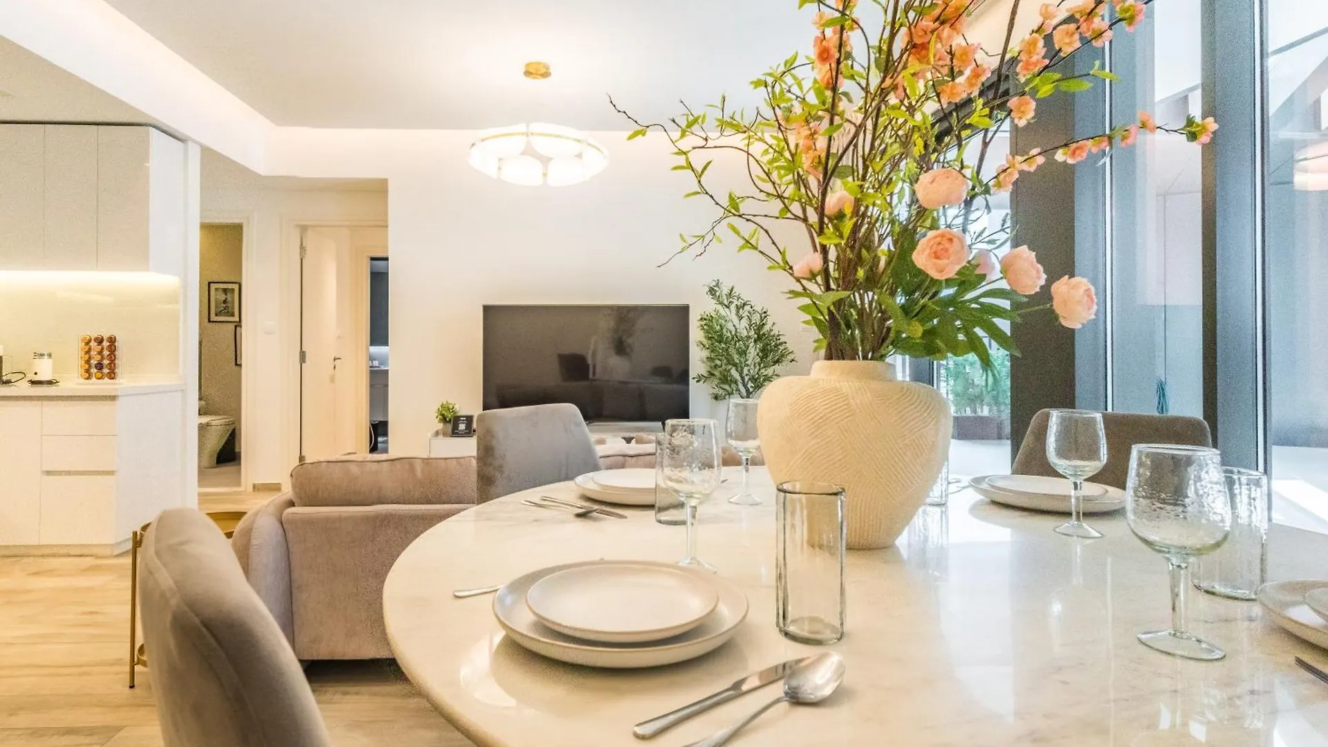 Trps - Ahad Residences, Business Bay - 1Br Luxurious Apartment - Massive Balcony With Pool View Dubai