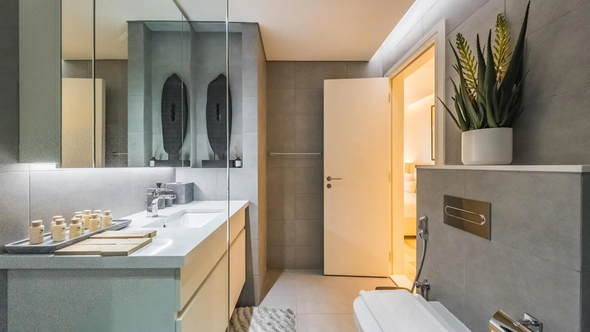 Trps - Ahad Residences, Business Bay - 1Br Luxurious Apartment - Massive Balcony With Pool View Dubai