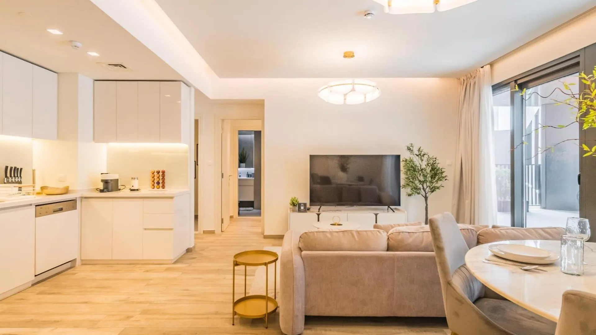 Trps - Ahad Residences, Business Bay - 1Br Luxurious Apartment - Massive Balcony With Pool View Dubai